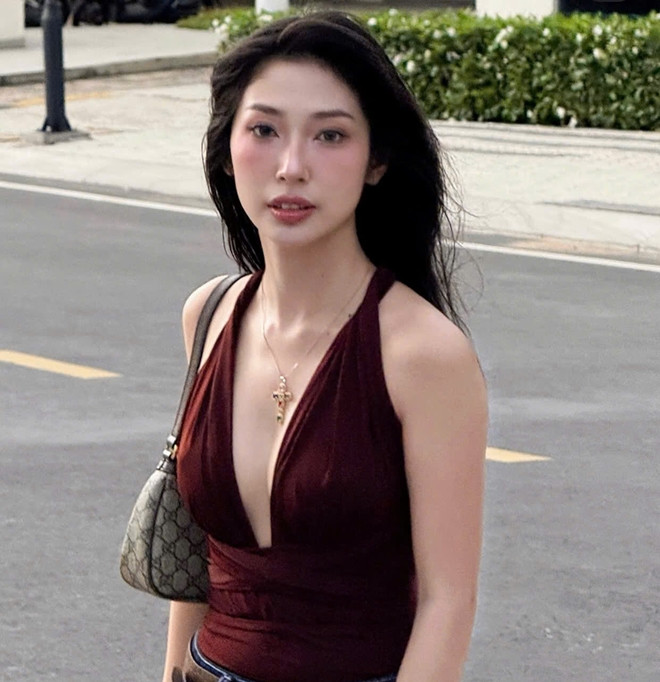 Khổng Tú Quỳnh khoe vẻ đẹp bị thời gian bỏ quên
