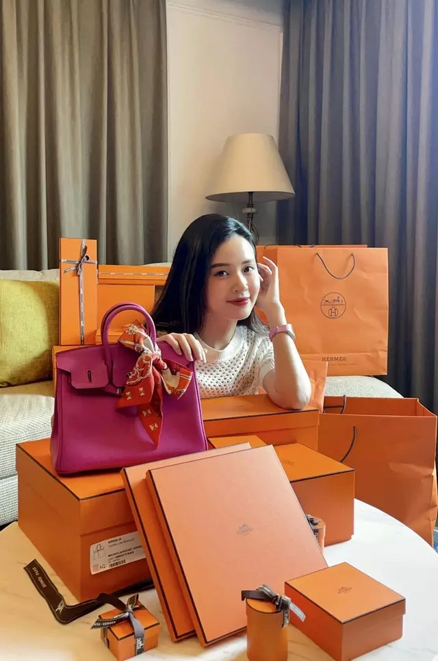 Midu flex khả năng kiếm tiền quá đỉnh tất cả là nhờ chồng đại gia