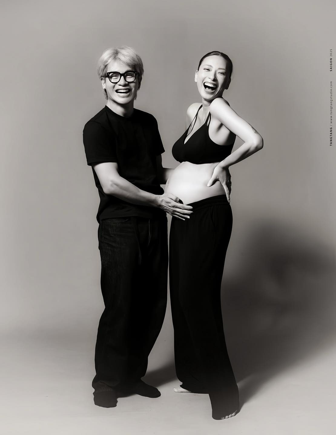 Ngô Thanh Vân rạng rỡ trong tiệc chào đón con gái sắp chào đời mẹ ruột đả nữ lộ diện gây chú ý