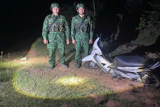 18kg vàng thỏi bị bỏ lại bên đường