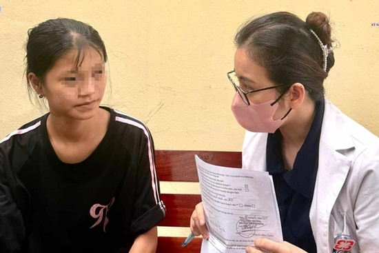 Bị lừa sạch tiền khi đang xếp hàng chờ khám tại bệnh viện ở Hà Nội