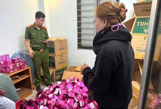 Khởi tố nữ giám đốc sản xuất mỹ phẩm từ kem trôi nổi, dán nhãn 'cao cấp'