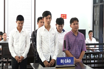 Lĩnh án vì tổ chức cho 235 người trốn ra nước ngoài