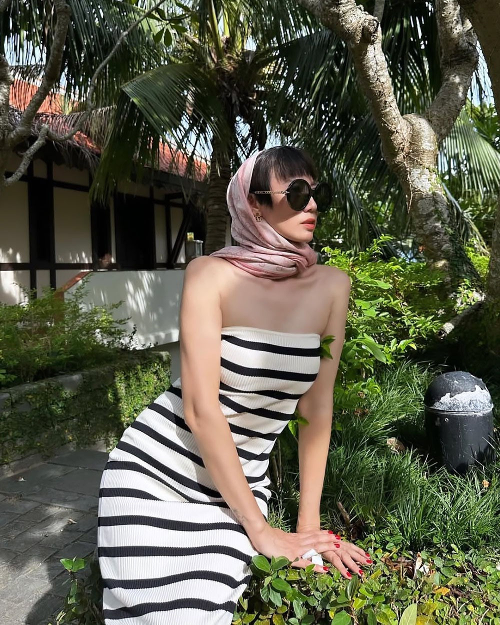 Mẹ vợ Đoàn Văn Hậu như gái 18 đi đu GDragon vóc dáng qua cam thường gây