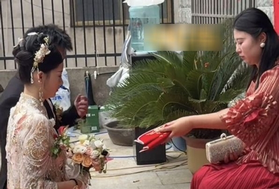 Mẹ vợ sinh năm 1988 gây sốt mạng, nhiều người bình luận hài hước