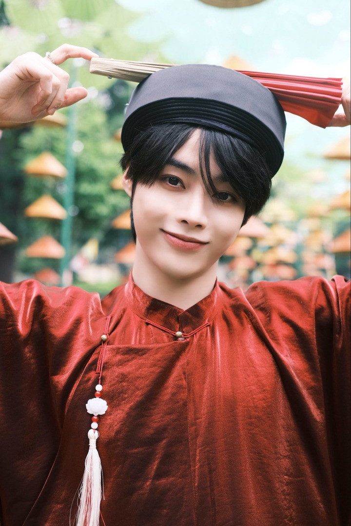 Hanbin tên thật là Ngô Ngọc Hưng, quê tại Yên Bái là chàng trai Việt tỏa sáng trong nhóm thần tượng Kpop.