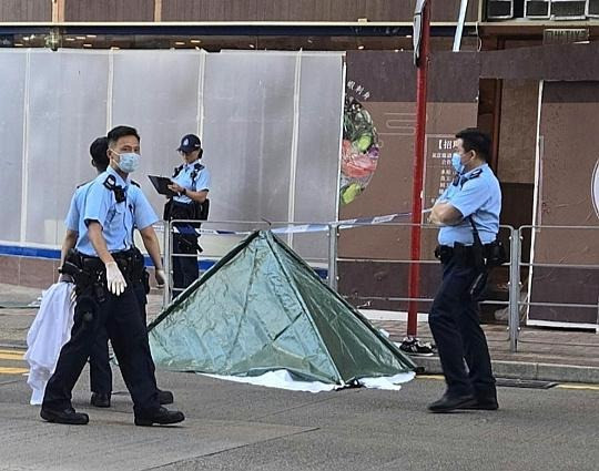 Nghệ sĩ nổi tiếng Hong Kong nhảy lầu tự sát Huỳnh Tông Trạch bày tỏ xót xa