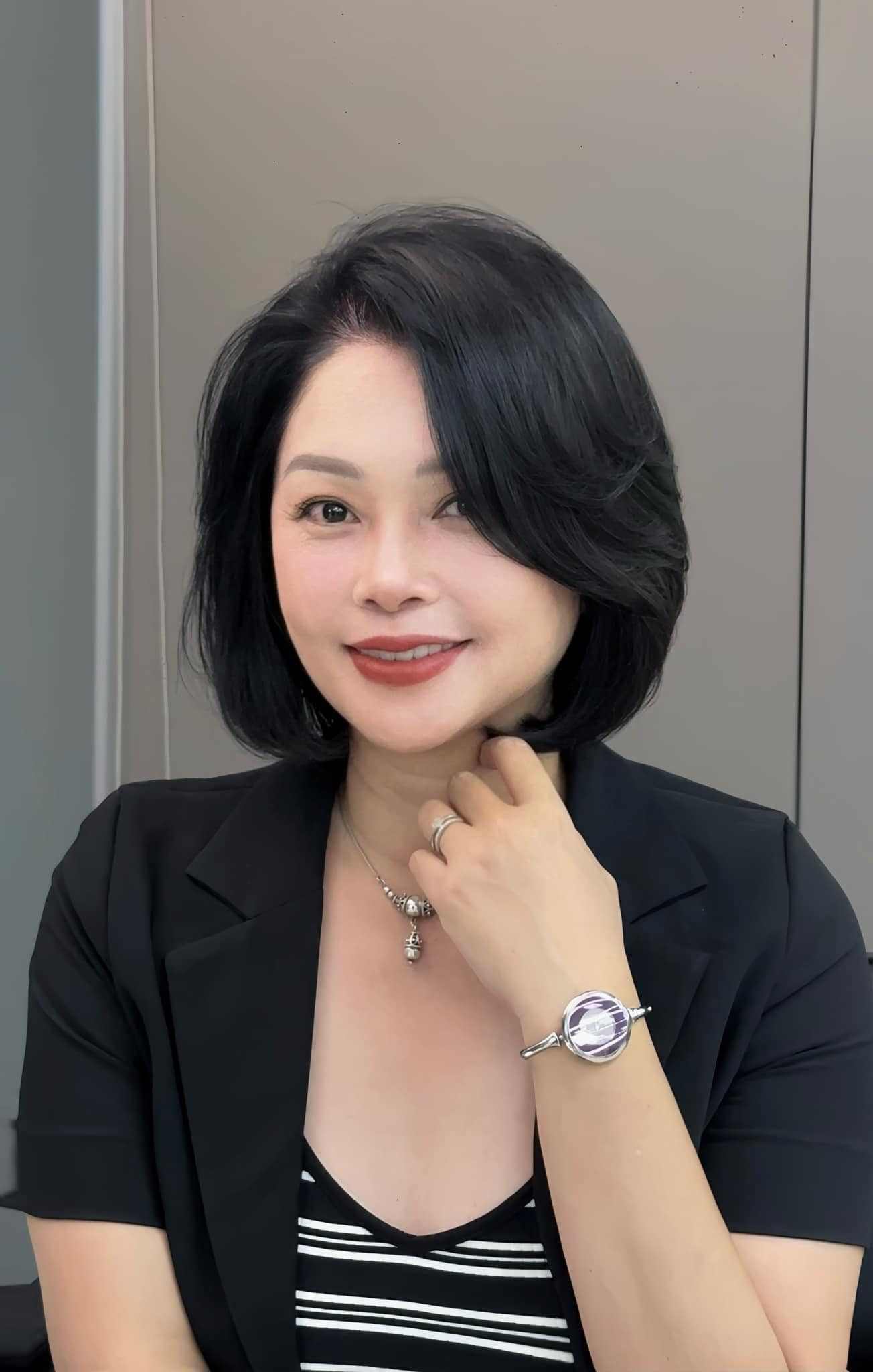 Nữ nghệ sĩ nổi tiếng làng hài đất Bắc đã lên chức bà ngoại nhưng nhan sắc vẫn 'chặt đẹp' con gái- Ảnh 7.