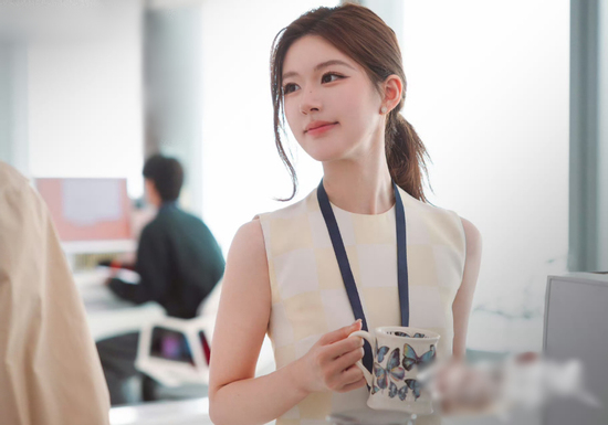 Nữ thần ngôn tình đẹp nhất Trung Quốc hiện tại: U30 mà như mới 15, nhìn mặt mộc mới bất ngờ