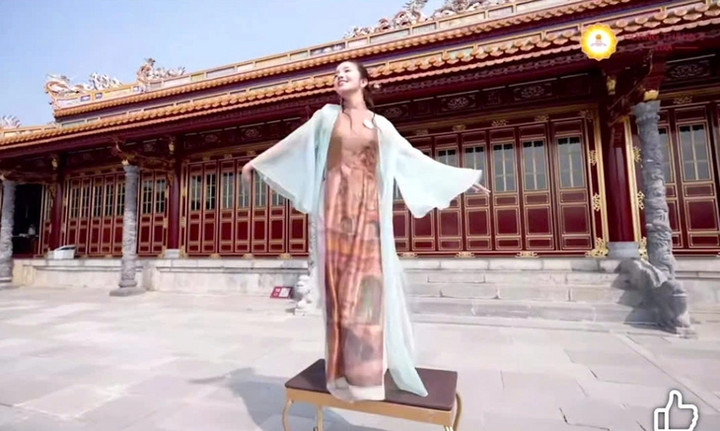 Màn múa của thí sinh Võ Thị Thanh Bình gây tranh cãi.