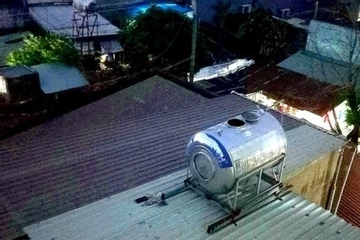 Thợ sửa nhà kể phút 'lạnh gáy' khi ngó vào bồn nước thấy có bộ xương người