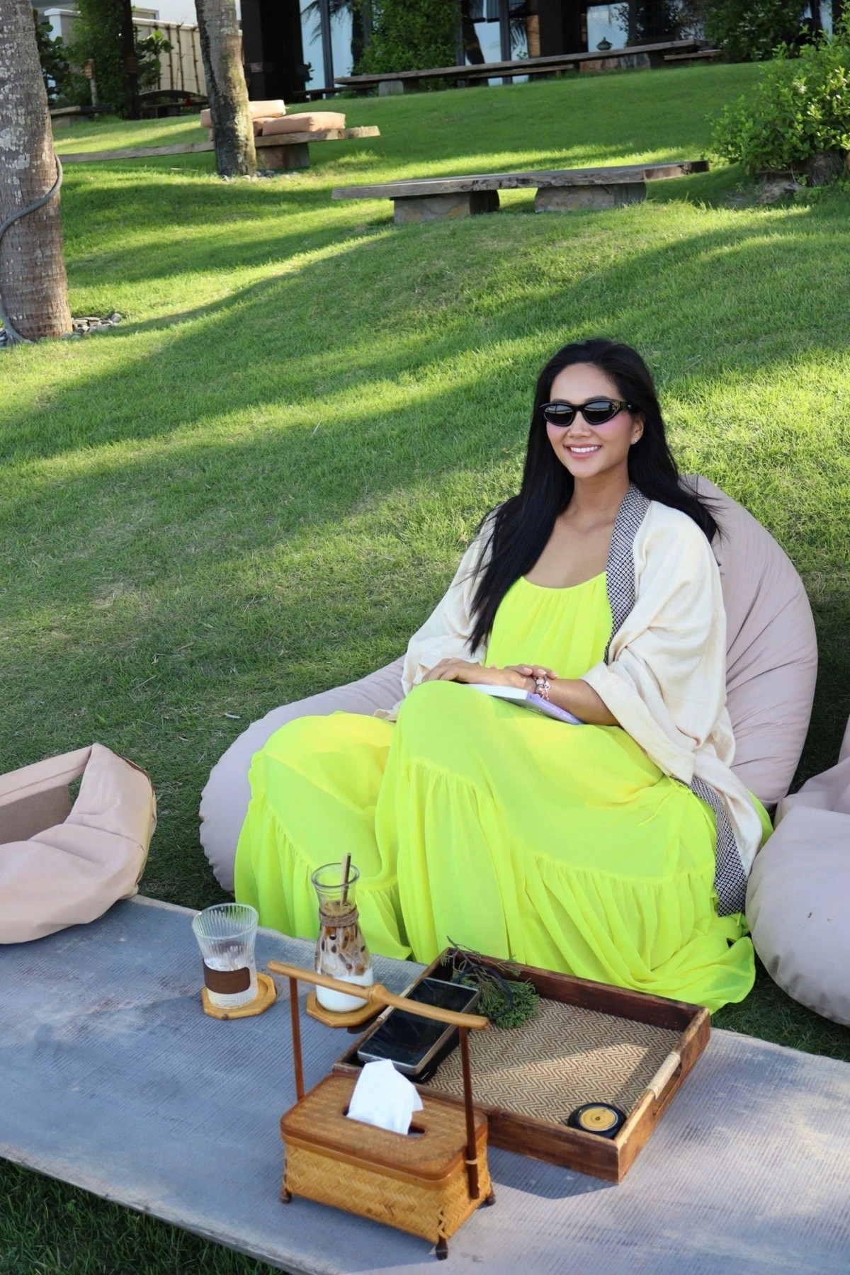 thoi trang khoe bung bau cua hoa hau h hen nie hinh anh 1