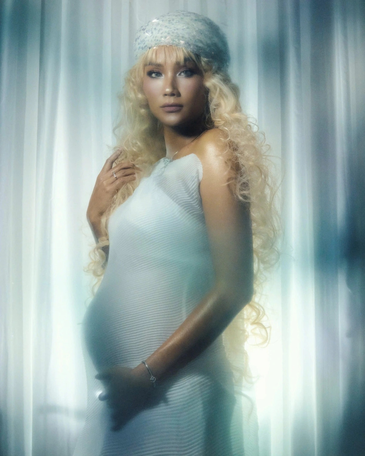 thoi trang khoe bung bau cua hoa hau h hen nie hinh anh 4