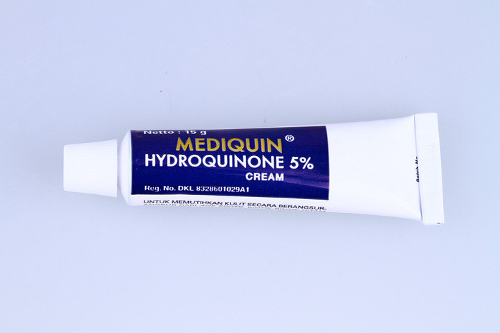 Hydroquinone có thể khiến da bị bỏng nắng nếu không sử dụng kem chống nắng kỹ càng. (Ảnh: Blogspot)