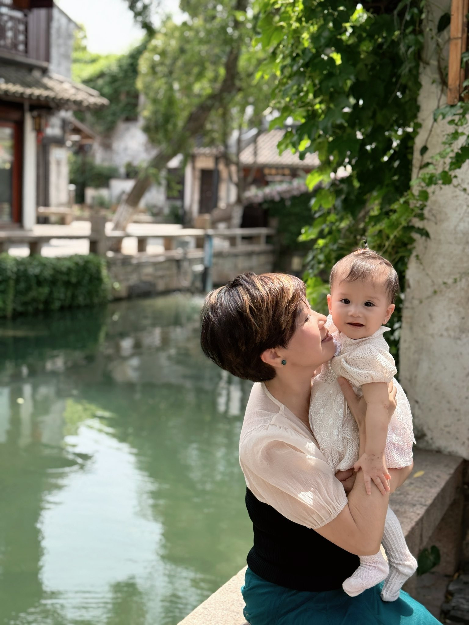 Đã lên chức bà nội của 2 cháu nhưng nữ NSND này vẫn giữ sắc vóc 'hack tuổi' đáng kinh ngạc - Ảnh 5.