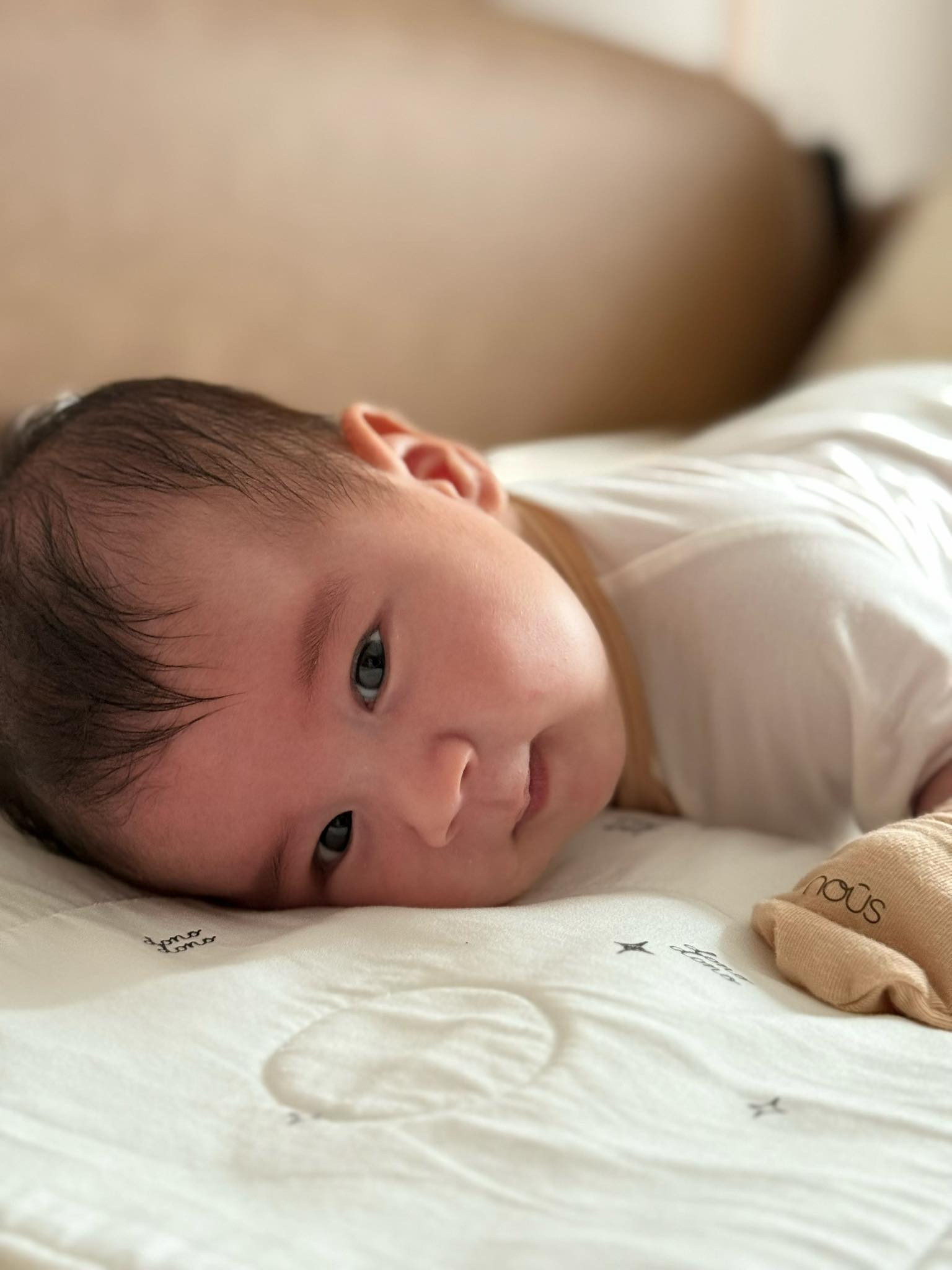 MC Mai Ngọc khoe khoảnh khắc đáng yêu của con trai 2 tháng tuổi khiến nhiều người bất ngờ - Ảnh 2.