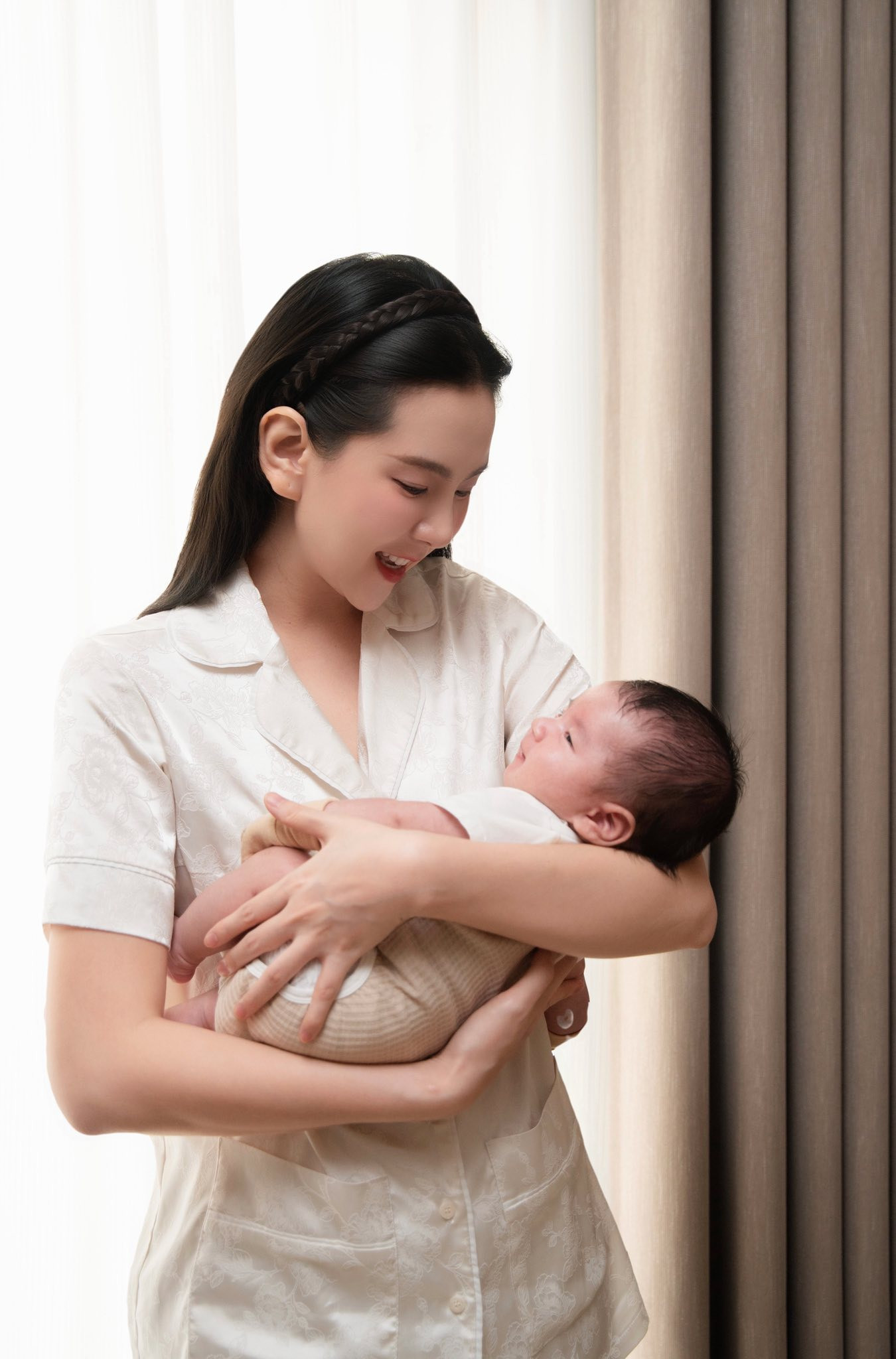 MC Mai Ngọc khoe khoảnh khắc đáng yêu của con trai 2 tháng tuổi khiến nhiều người bất ngờ - Ảnh 4.