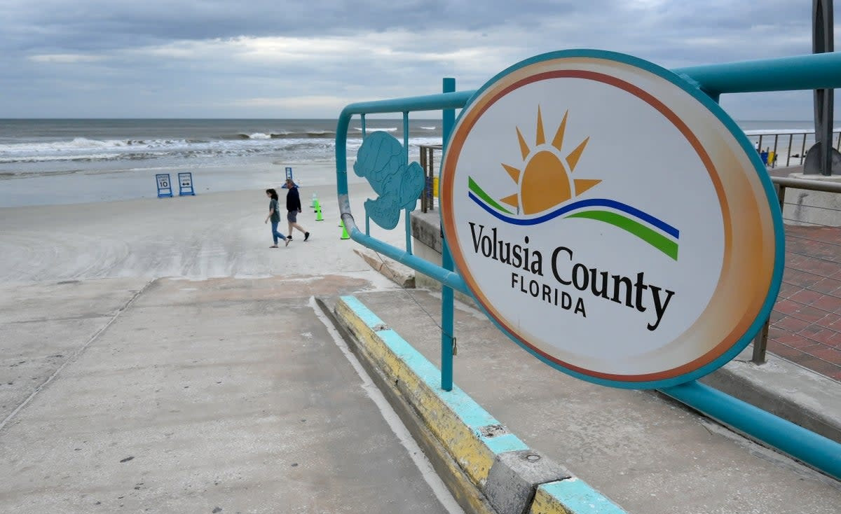 Bãi biển New Smyrna ở Quận Volusia, Florida. (Ảnh: Jesus Olarte/AFP/Getty Images)