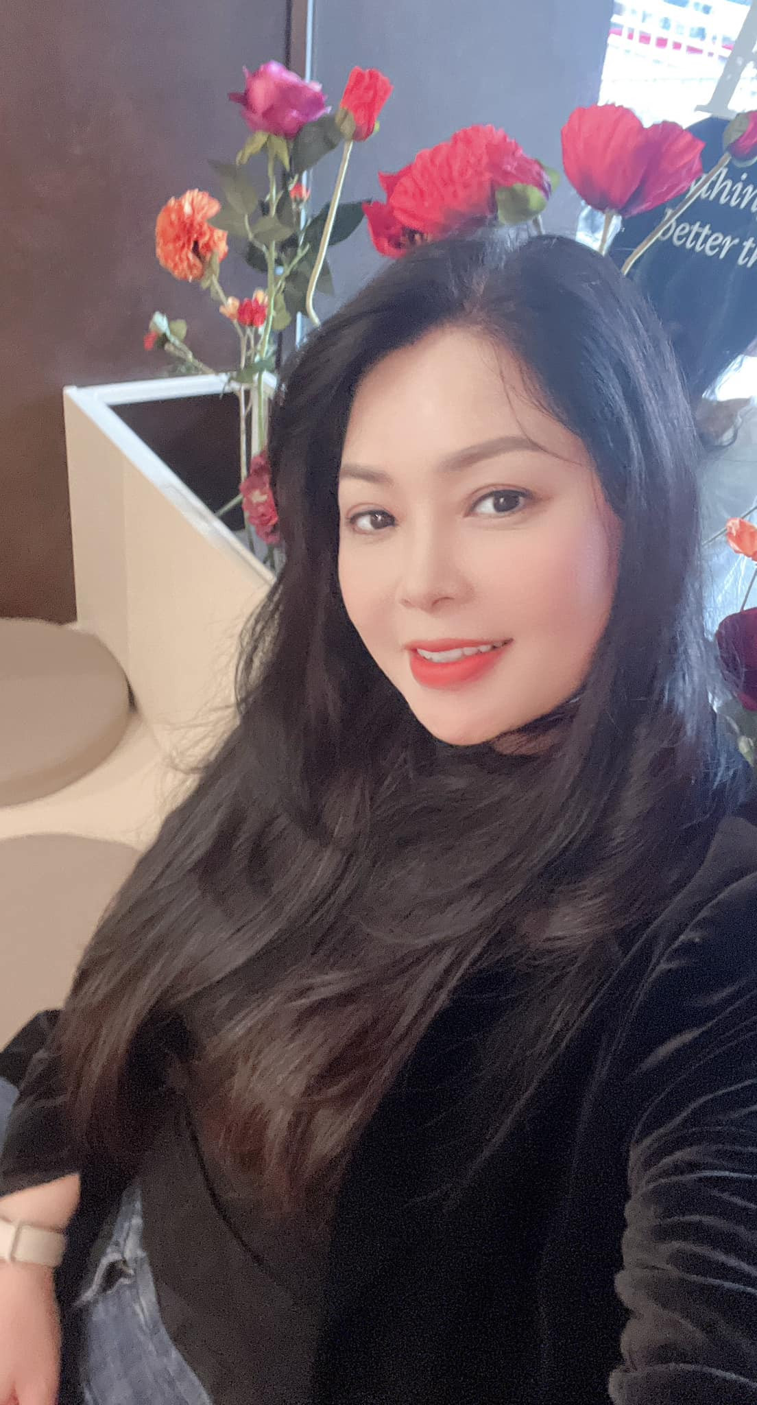 Nữ nghệ sĩ nổi tiếng làng hài đất Bắc đã lên chức bà ngoại nhưng nhan sắc vẫn 'chặt đẹp' con gái- Ảnh 4.