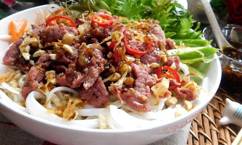 thanh pham mon pho tron bo voi nuoc sot vua an ngon mieng.jpg