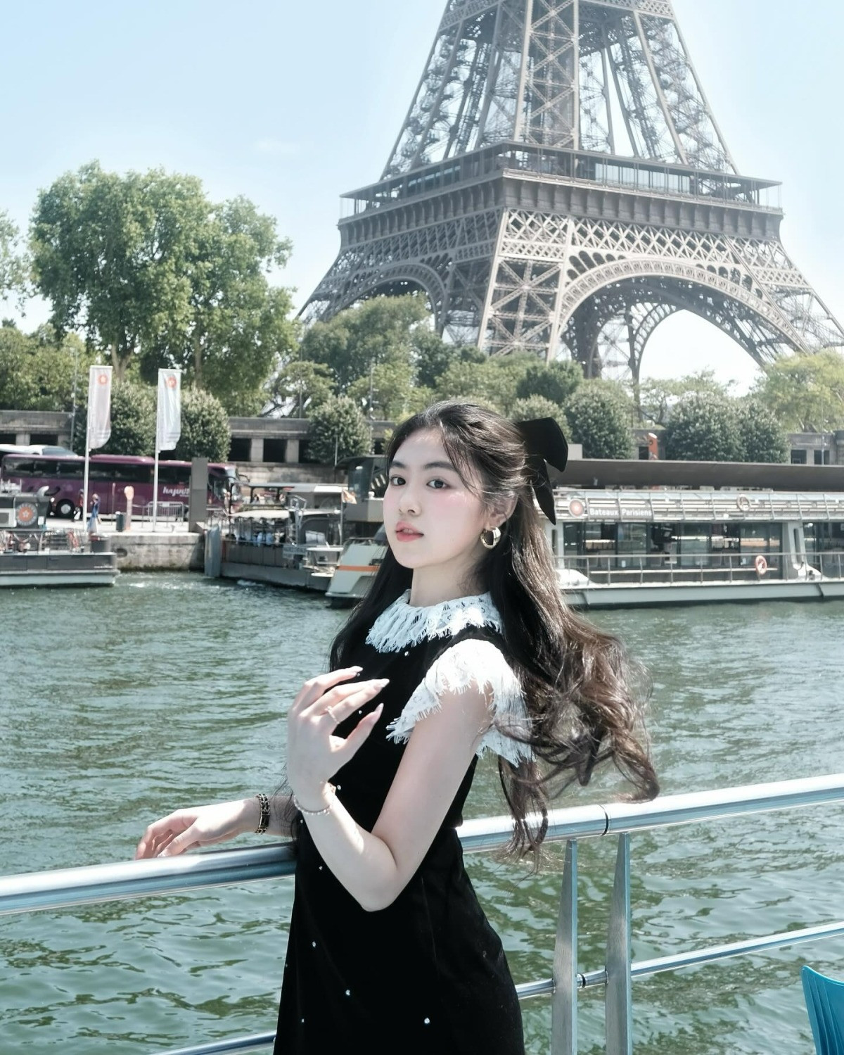 2 con gái MC Quyền Linh chung khung hình nhan sắc bùng nổ MXH