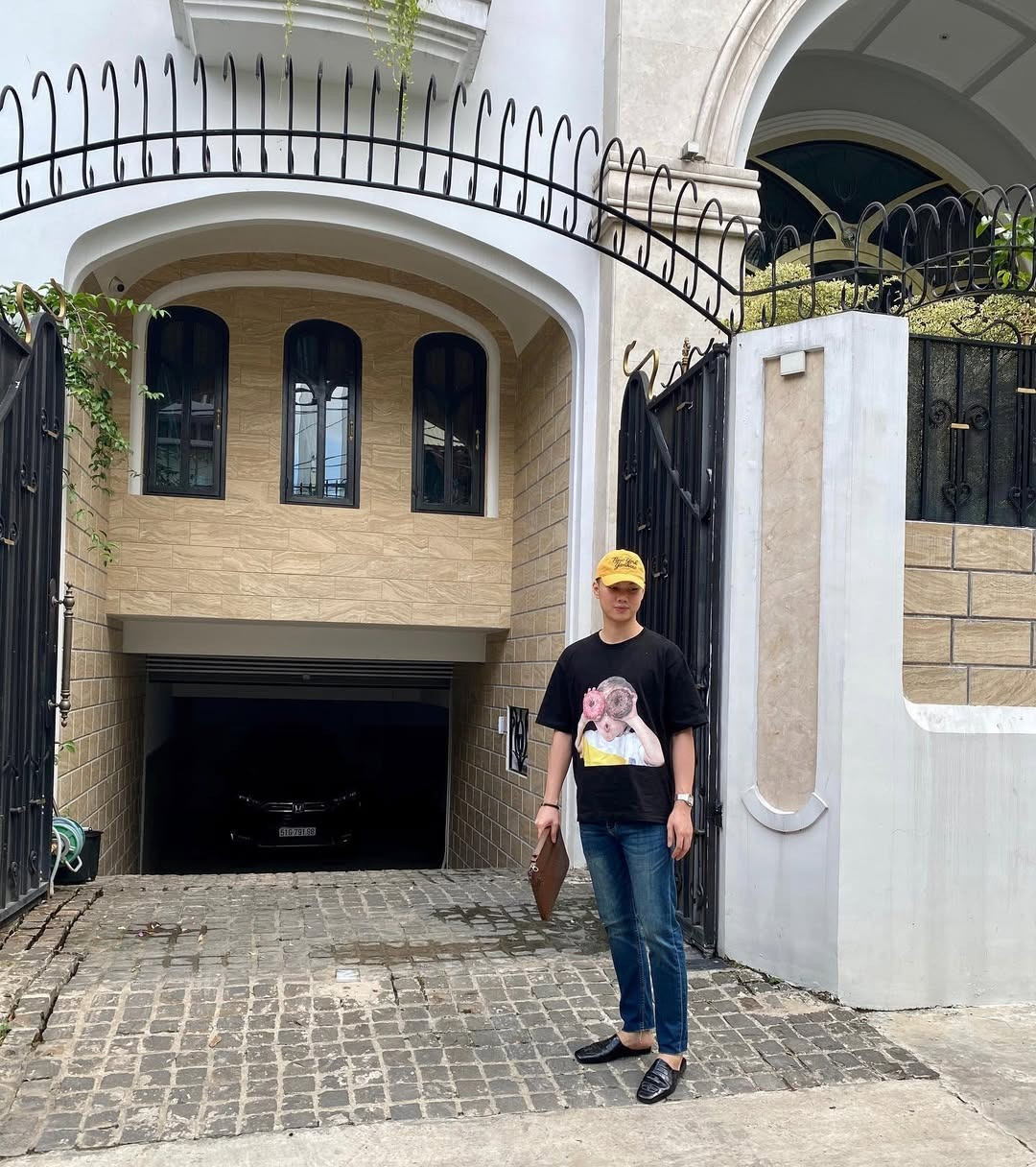 Bạn trai tin đồn của Miu Lê giàu có thế nào