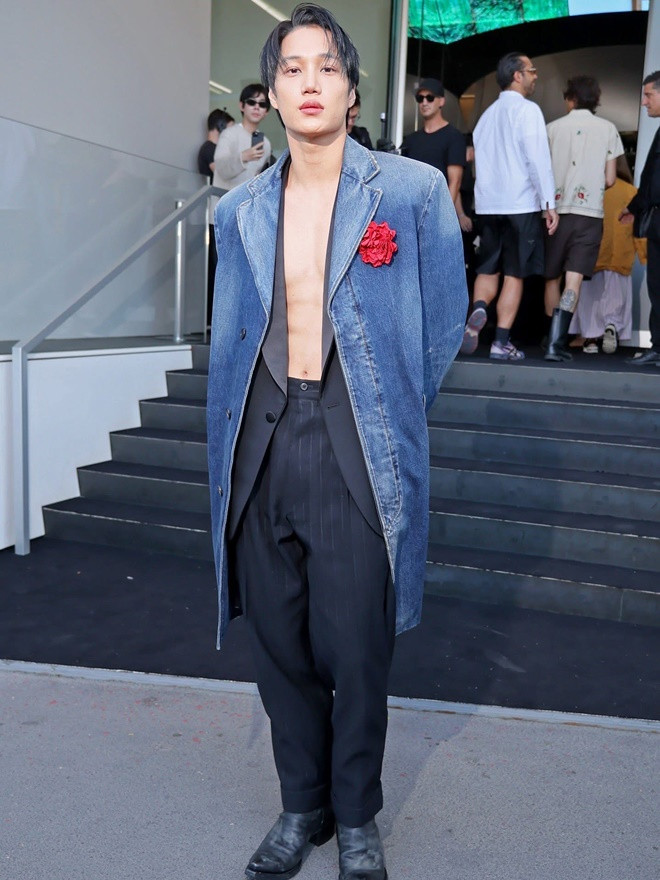 Kai EXO khoe cơ bụng 6 múi gây náo loạn show thời trang tại Ý