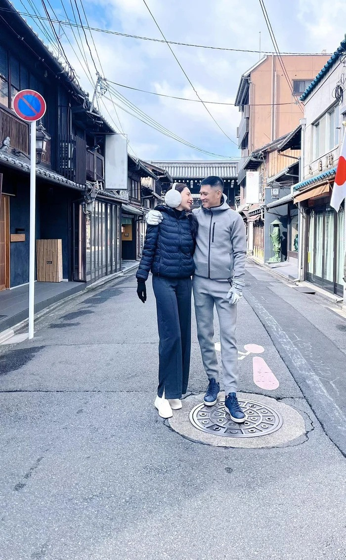 Thủy Tiên lộ diện sau thời gian ở ẩn khoe body cháy mắt với áo tắm