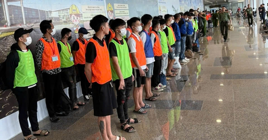 Vụ trăm cảnh sát vây bắt nhóm lừa đảo: Lộ kịch bản khiến 'con mồi' không lối thoát