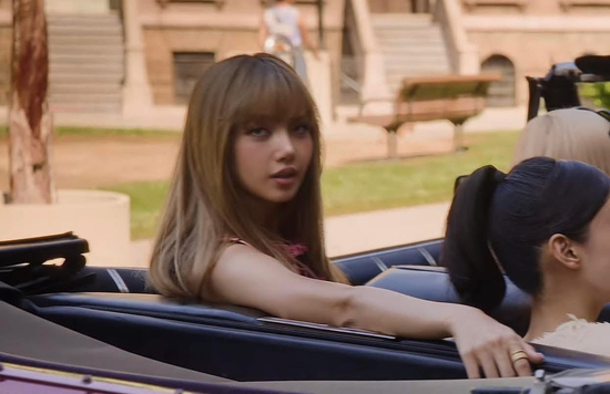 Lisa chỉ xuất hiện vài giây trong teaser mới, fan BLACKPINK phẫn nộ