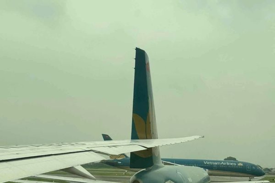 Sơ tán toàn bộ hành khách trên hai chuyến bay va chạm tại sân bay Nội Bài
