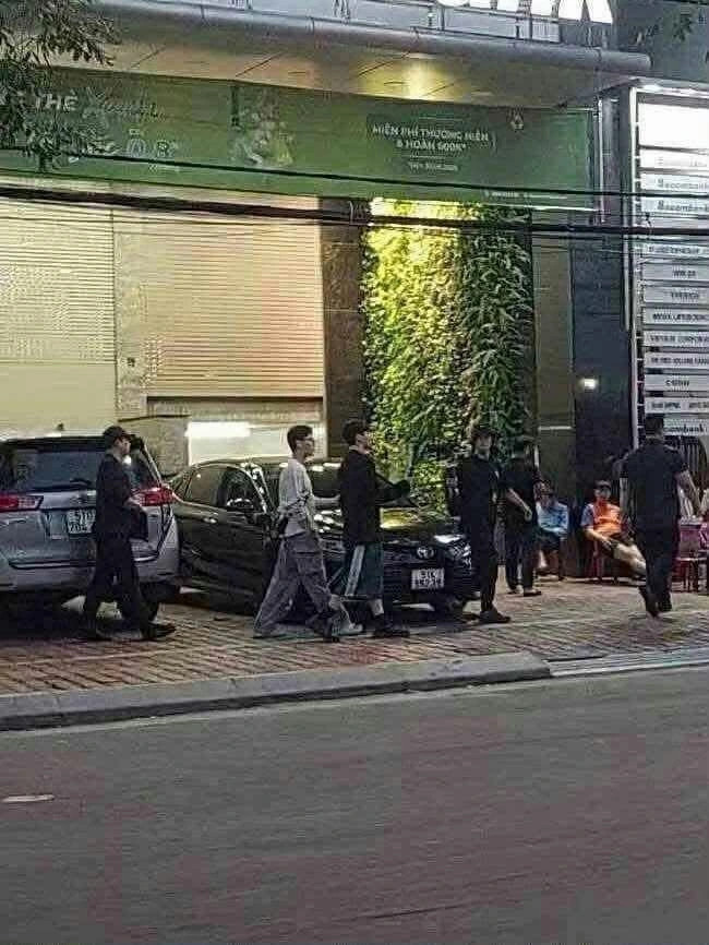 tiep vien hang khong viet gay tranh cai vi tiet lo gap thanh vien bts tren may bay hinh anh 2