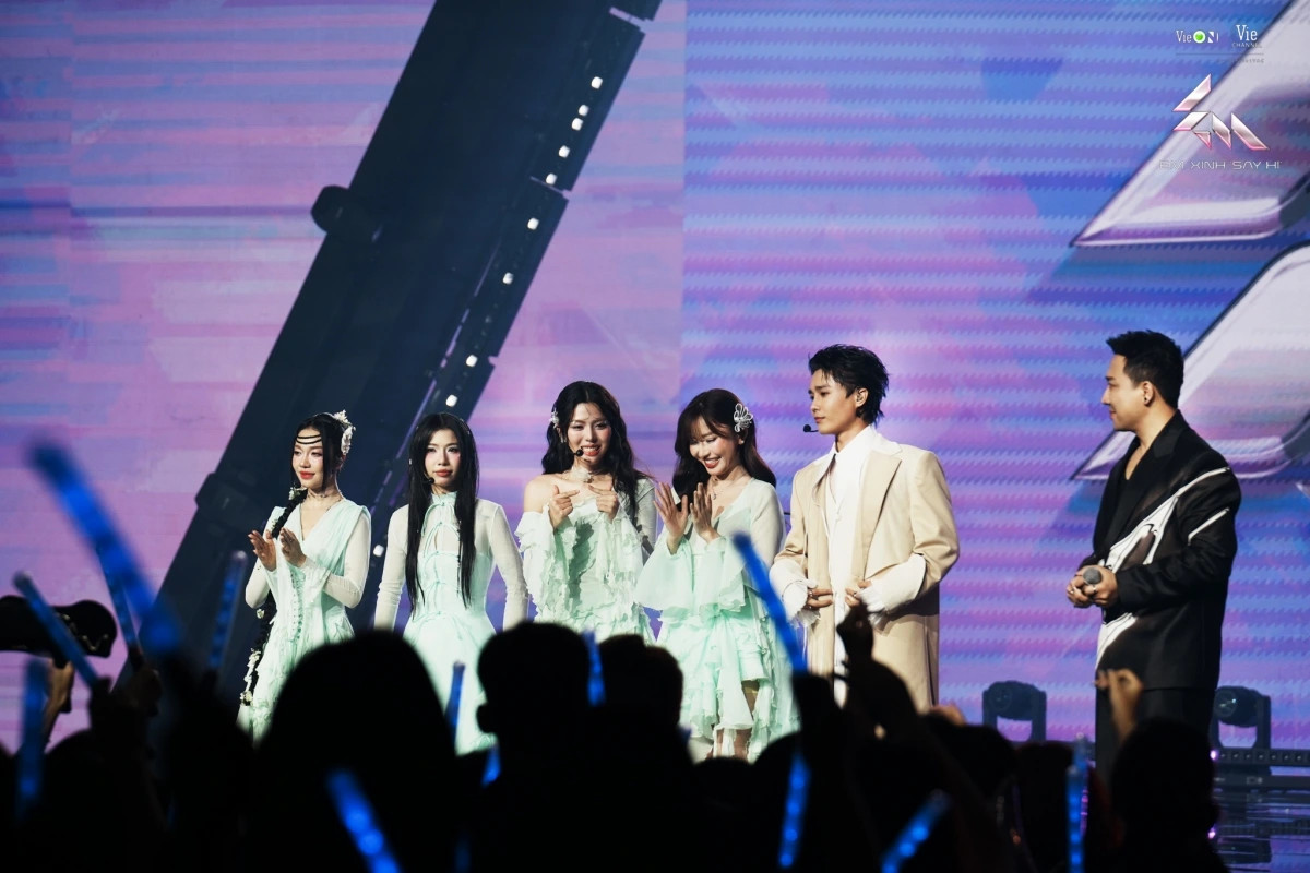 bich phuong nhac kheo tang duy tan khi bi mc tran thanh chat van hinh anh 1