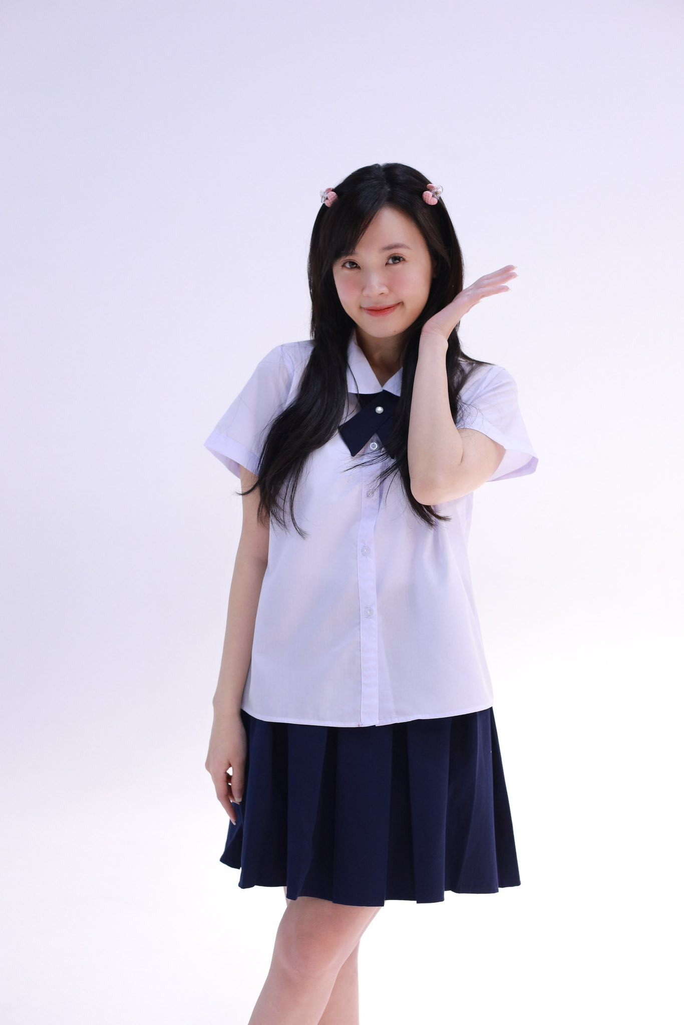 Clip Midu và chồng thiếu gia thân mật nơi công cộng gây xôn xao MXH