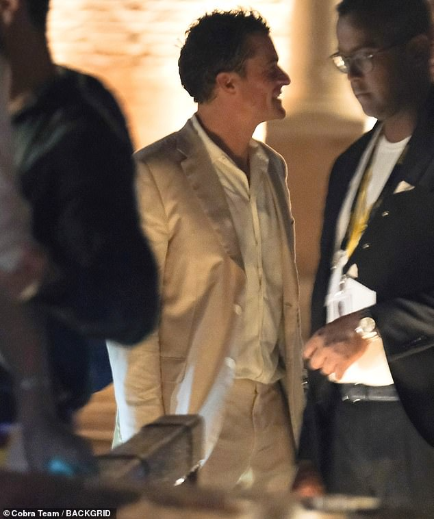 99773897 14852671 freshoffhis