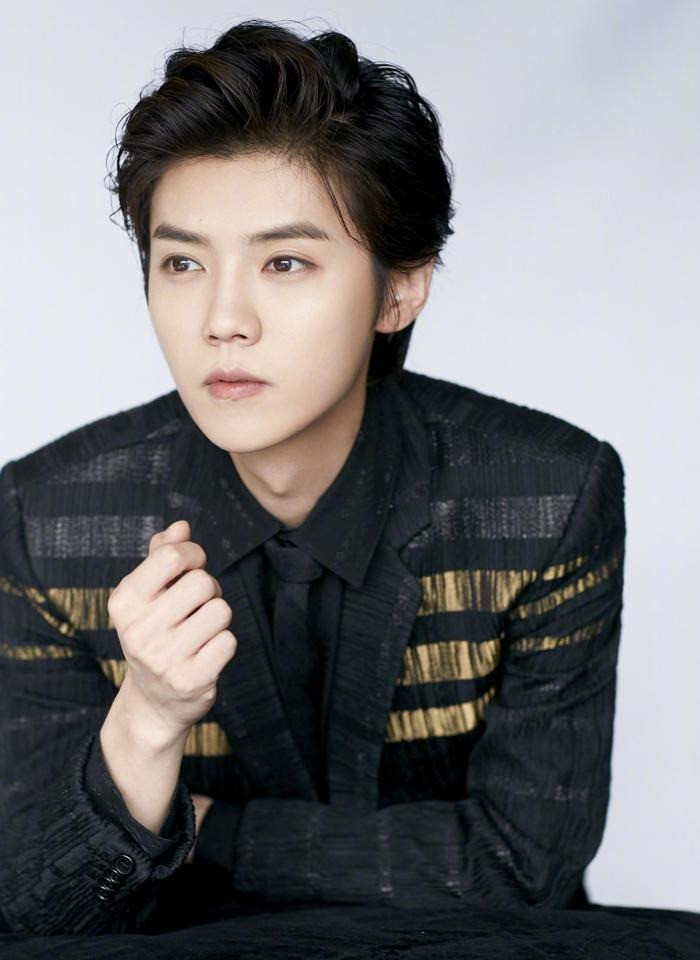 Ngỡ ngàng với ngoại hình gầy rộc hốc hác của đỉnh lưu Cbiz