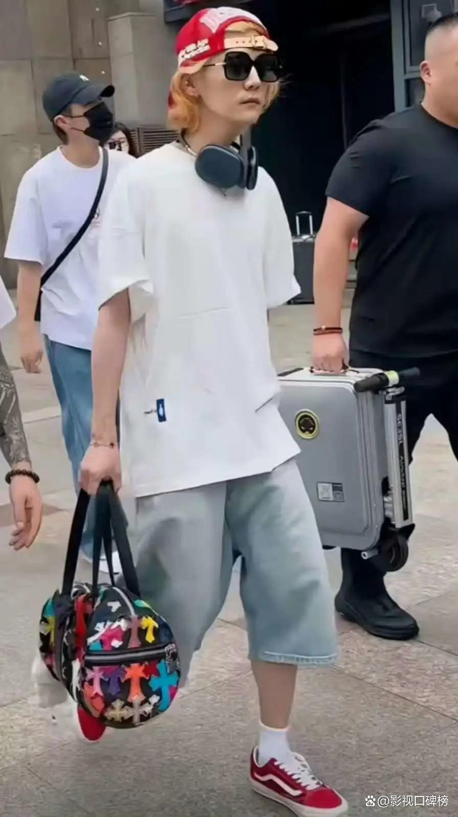 Ngỡ ngàng với ngoại hình gầy rộc hốc hác của đỉnh lưu Cbiz