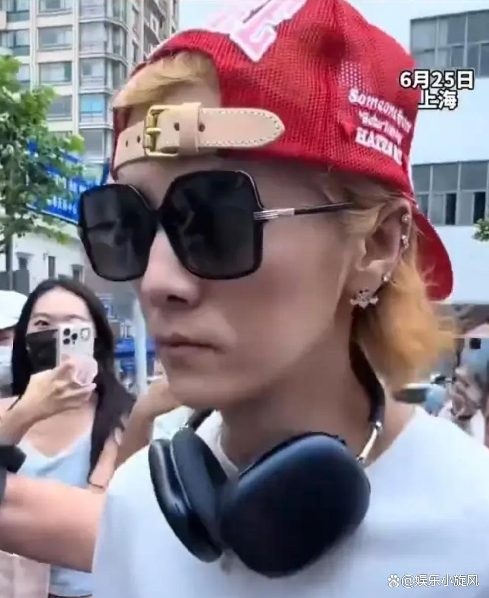 Ngỡ ngàng với ngoại hình gầy rộc hốc hác của đỉnh lưu Cbiz