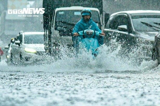 Tin mưa lớn kéo dài 5 ngày ở miền Bắc và dự báo thời tiết Hà Nội 10 ngày tới
