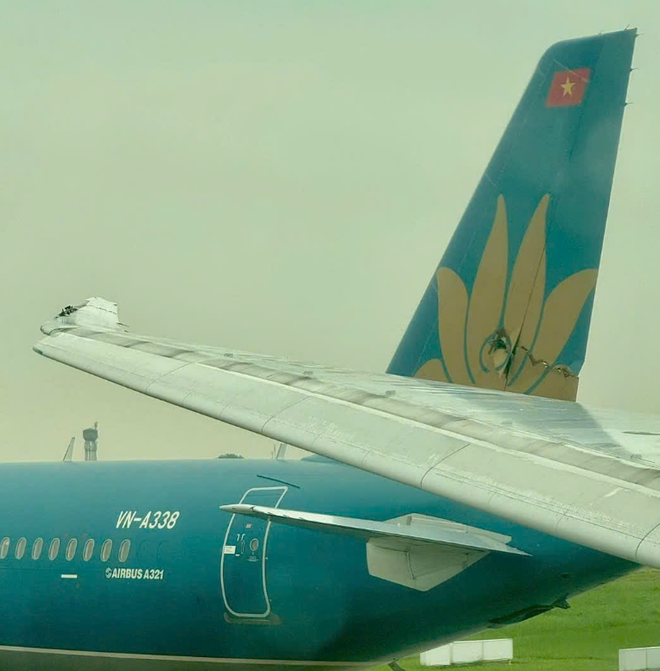 Mỹ nhân đình đám Vbiz kể lại trải nghiệm dúi đầu dúi cổ vì máy bay va chạm đến mức gãy cánh