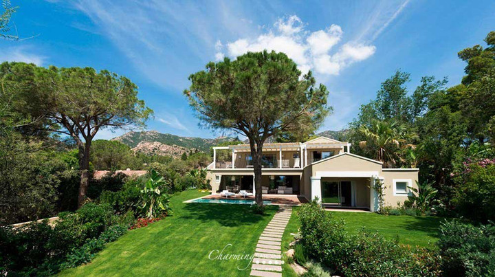 Vị trí và hướng thuận lợi là một dấu hiệu của ngôi nhà có phong thủy tốt. (Ảnh: Charmingsardinia)