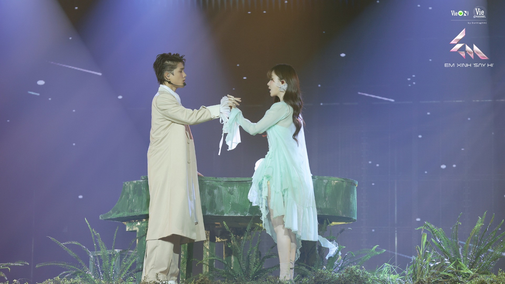 Bích Phương khóc nức nở Tăng Duy Tân lỡ miệng nói một câu chấn động