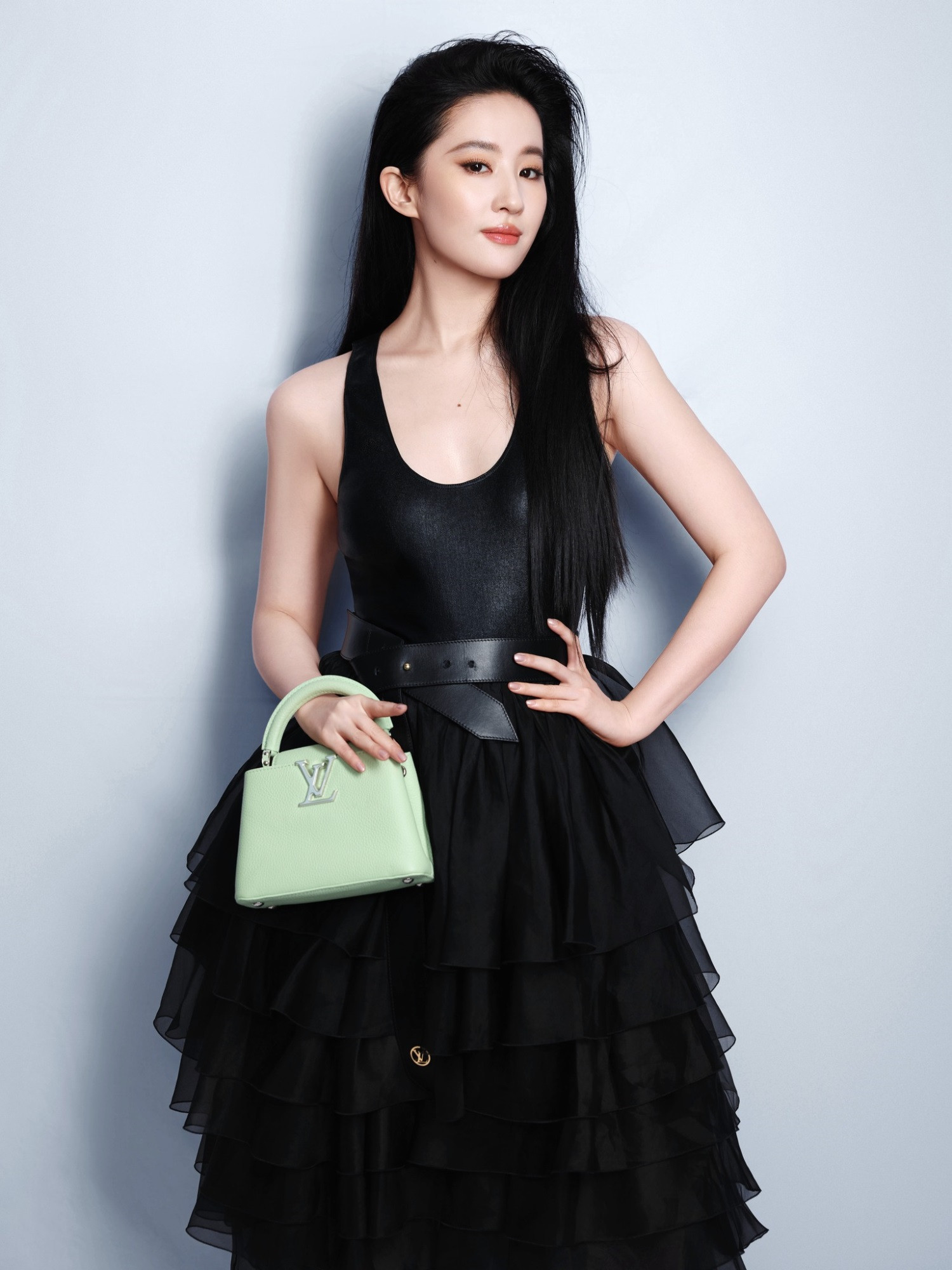 Lưu Diệc Phi nhận chỉ trích vì không tham dự lễ trao giải Bạch Ngọc Lan - Ảnh 2