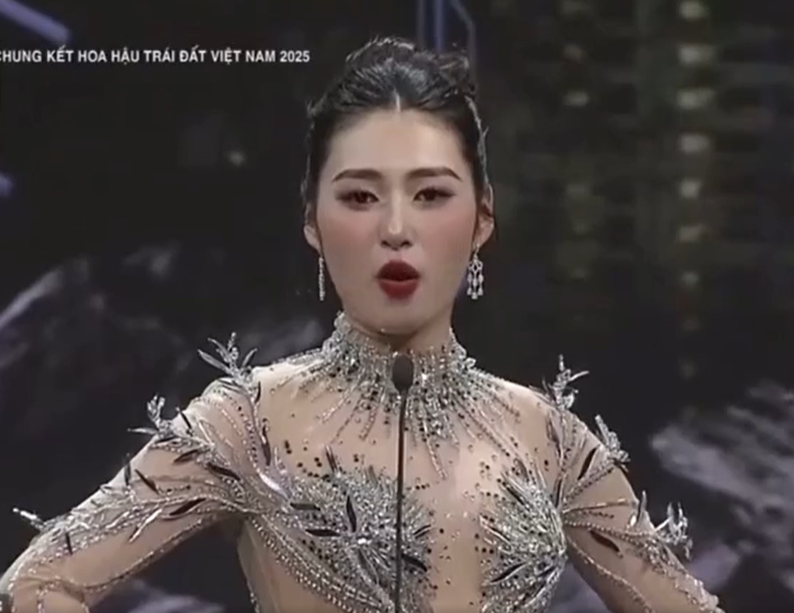 Tân Hoa hậu Trái đất Việt Nam gây tranh cãi vì màn ứng xử Tiếng Anh bập bẹ