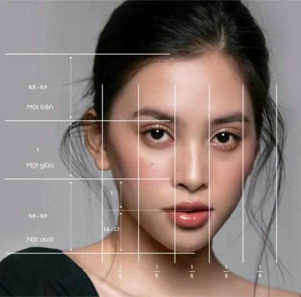 Hoa hậu Tiểu Vy lộ ảnh hiếm thời bé tí nhìn nhan sắc