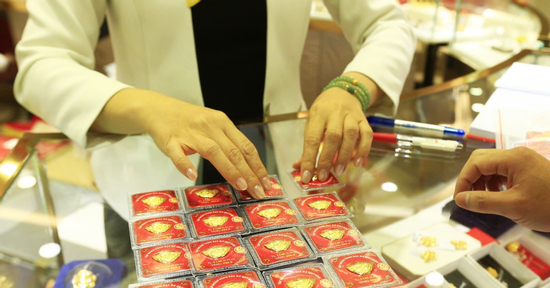 Giá vàng hôm nay 3/6: Tăng vọt do căng thẳng thương mại Mỹ - Trung leo thang