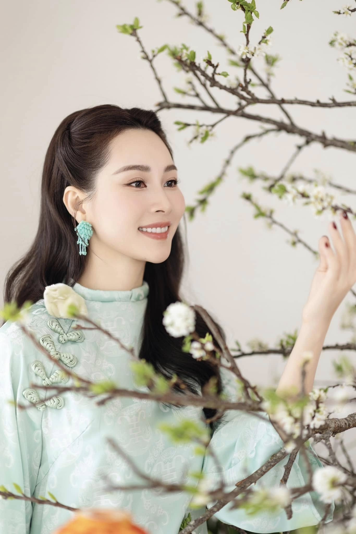 Khác với Á hậu Phương Nhi, 2 Hoa hậu Việt Nam này lấy chồng hào môn vẫn tích cực xuất hiện trên mạng xã hội Khác với Á hậu Phương Nhi, 2 Hoa hậu Việt Nam này lấy chồng hào môn vẫn tích cực xuất hiện trên mạng xã hội- Ảnh 3.