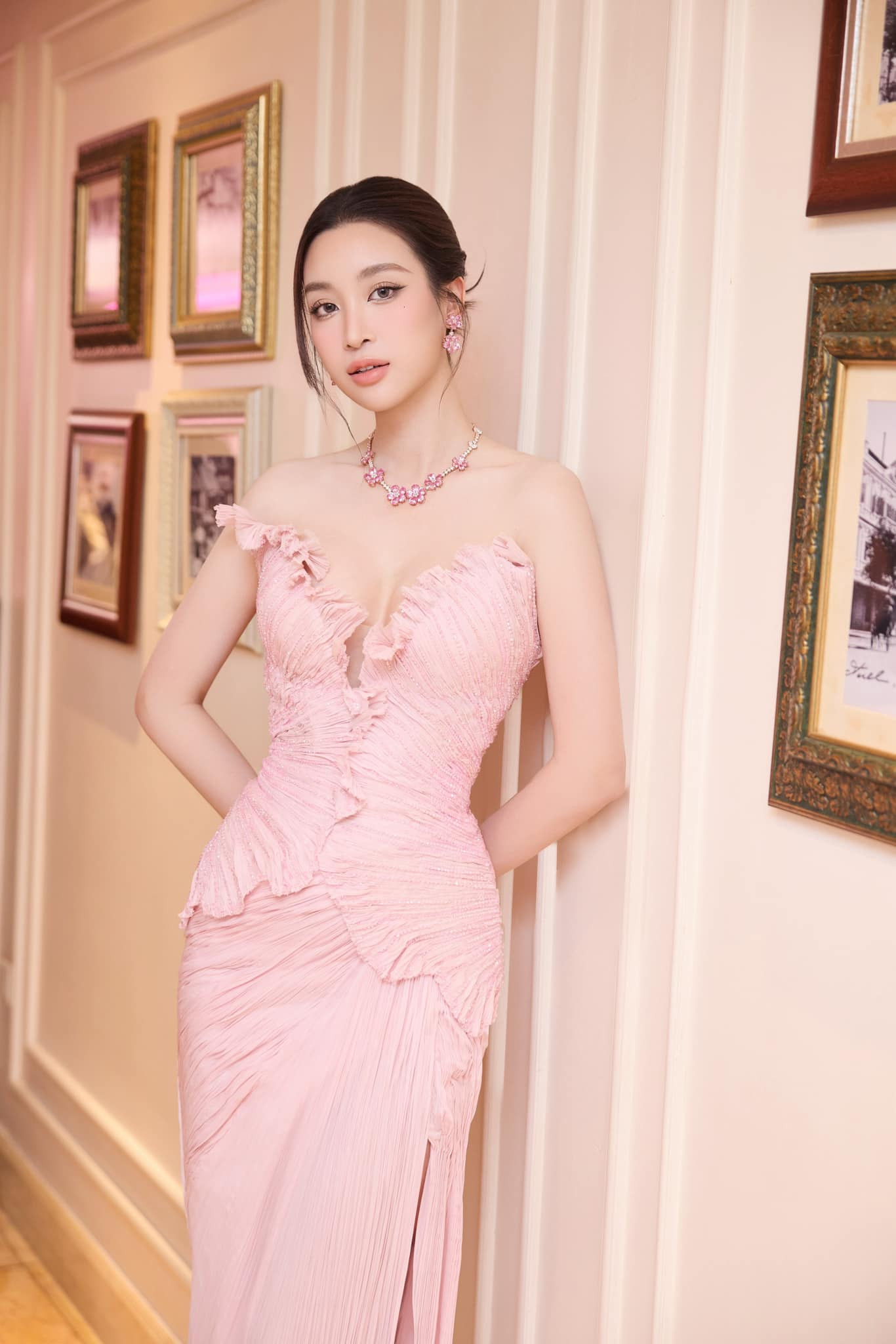 Khác với Á hậu Phương Nhi, 2 Hoa hậu Việt Nam này lấy chồng hào môn vẫn tích cực xuất hiện trên mạng xã hội- Ảnh 8.