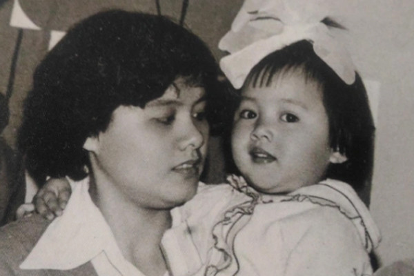 Mẹ ruột BTV Hoài Anh: Giảng viên trường đại học, tuổi hưu sống bình yên bên con cháu Thân thế mẹ ruột BTV Hoài Anh: Giảng viên trường Đại học, tuổi xế chiều sống kín tiếng - Ảnh 2.