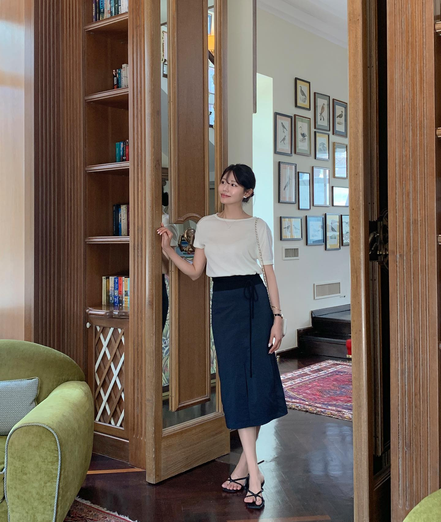 10 bộ cánh tối giản vẫn giúp chị em trở thành hình mẫu mặc đẹp nơi công sở- Ảnh 8.